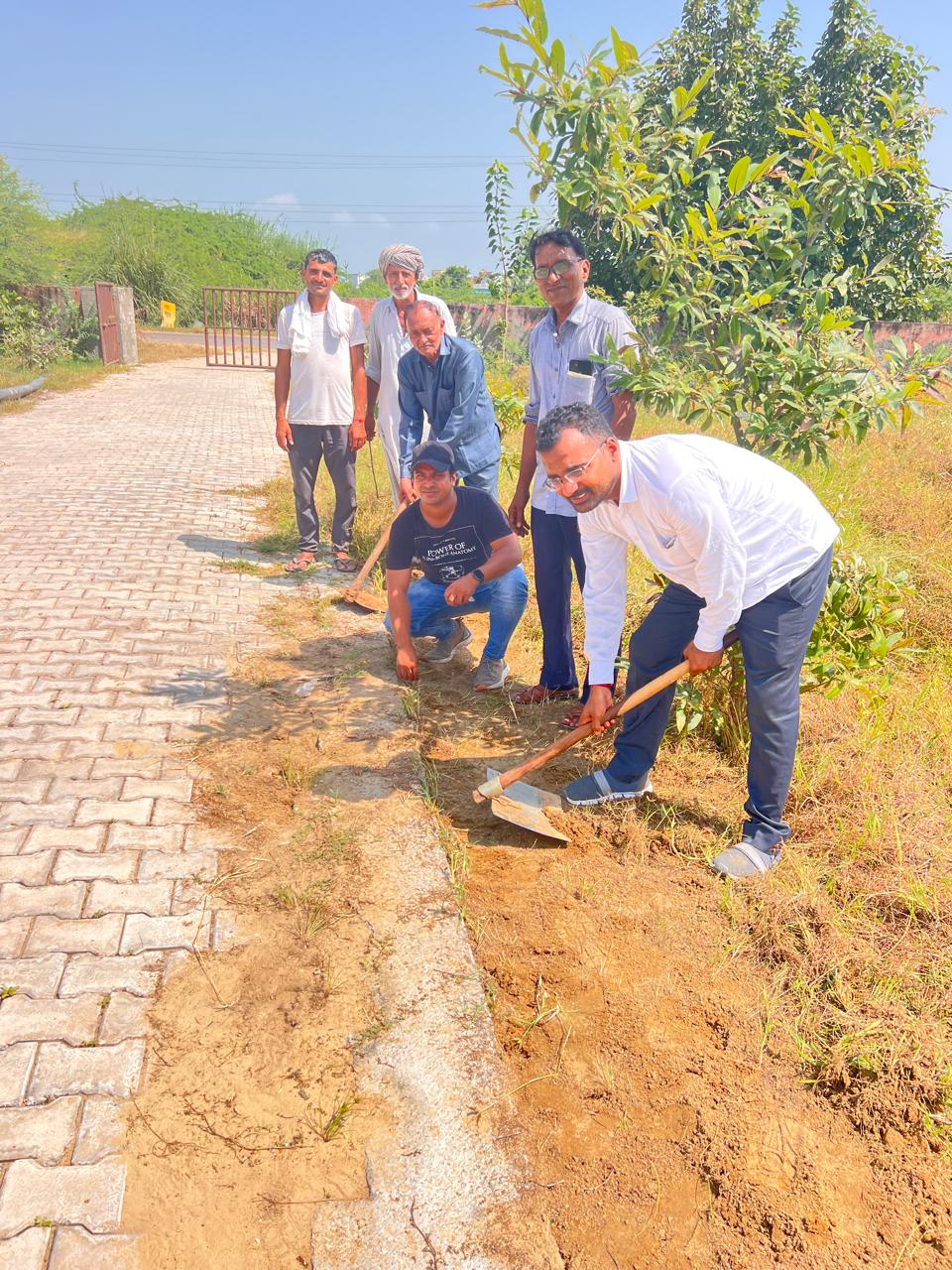 A cleanliness drive was carried out at the Barchhapper Veterinary Hospital.